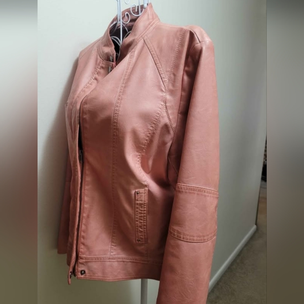 Womans Jacket - Picture 5 of 7